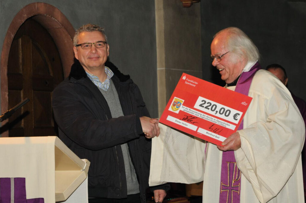Spende von Wettertalern für Kirchensanierung